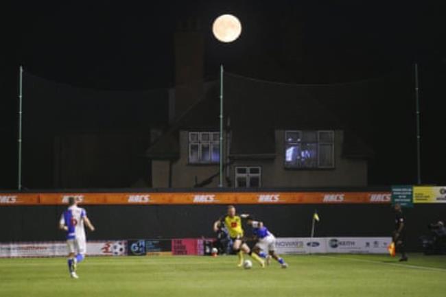 Blackburn giving Harrogate a pasting under the supermoon.